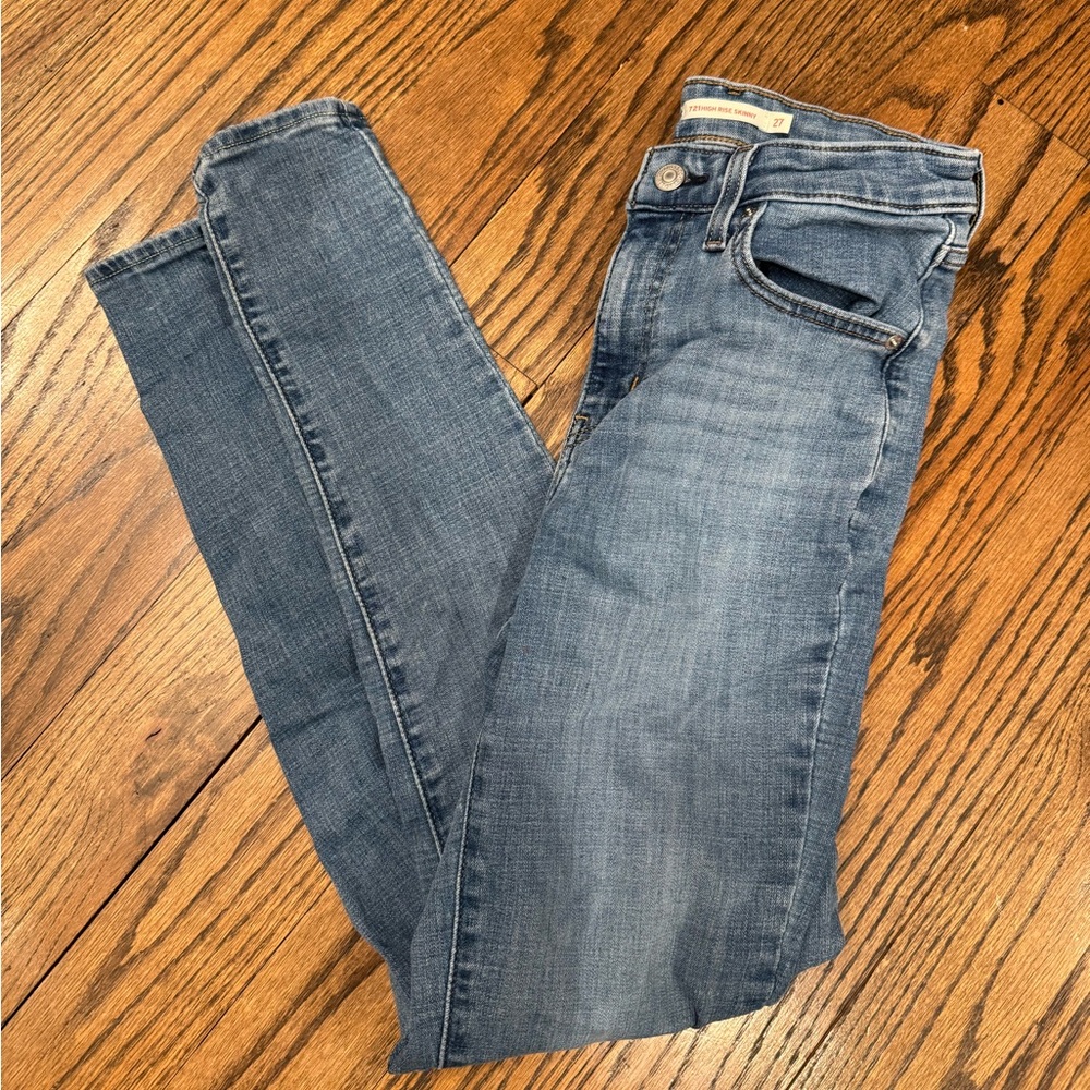 Levi’s 721 High Rise Skinny Jeans Medium Wash Stretch Denim Size 27